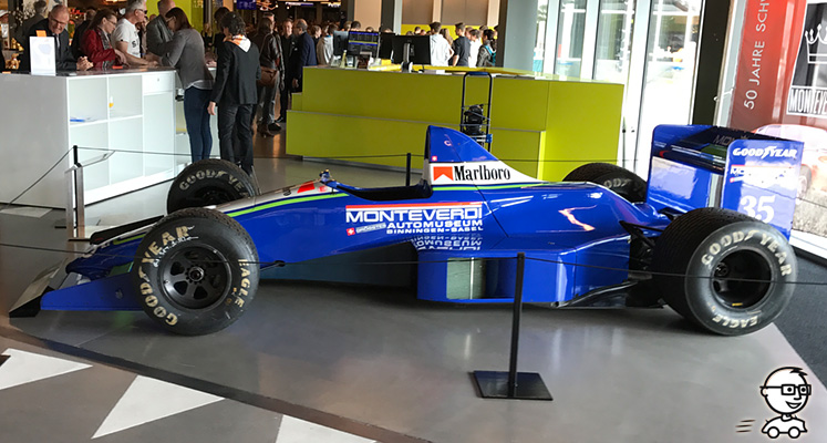 Monteverdi Formel 1-Wagen in der Eingangshalle des Verkehrshaus der Schweiz in Luzern