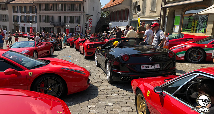 Ferrari Treffen Aarberg 2018: Aufreihen zum Corso um den Neuenburgersee